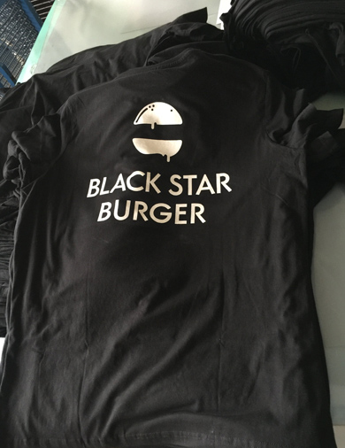 футболки с логотипом для сети бургерных