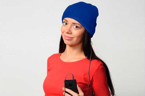 шапка с наушниками с печатью логотипа